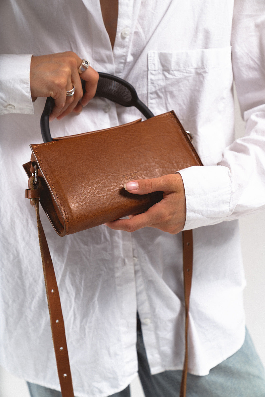 Full-Grain Leather Case for AirPods Max - The Minimalist 3.0-1